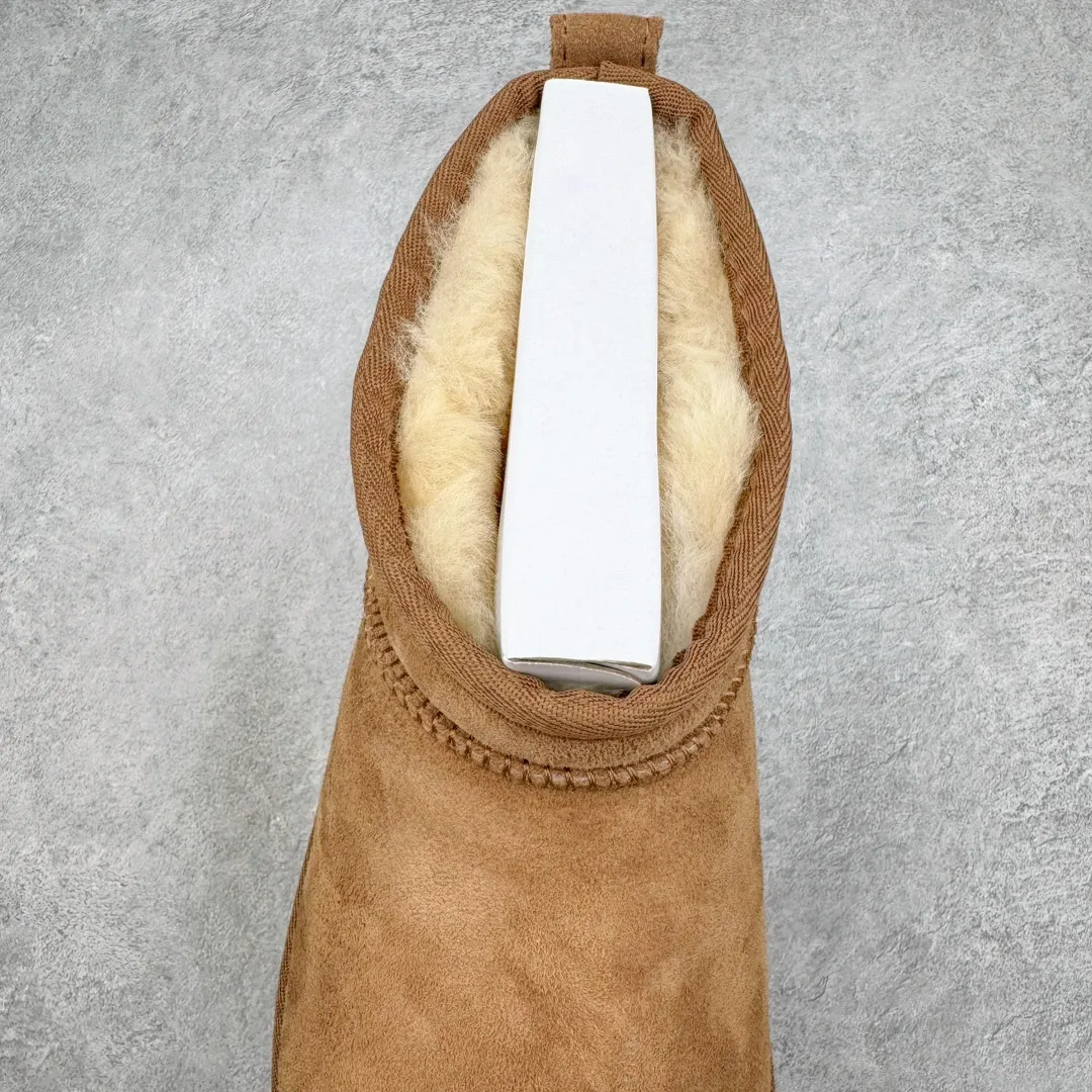Pick up locally 💰520 UGG 5092 Classic autumn and winter sheepskin and fur integrated snow boots. All shoes are made of ZP. Longfeng A-grade Australian imported sheepskin and fur integrated brand OEM production line. Fully follow the ZP process. OEM original pattern maker. Adhering to the principle of no original shoe development and selection. Pay attention to every detail. The most authentic version on the market. TREADLITE "Light Wing" technology outsole. Light/durable/flexible/pile size: 35 36 37 38 39 40 Coding: by2936070